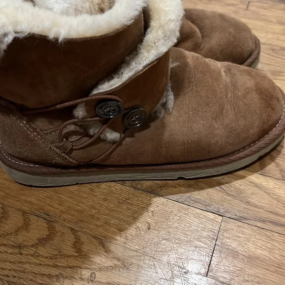 Women’s UGG boots - Picture 4 of 8